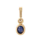 Pendant with sapphire cabochon crowned by diamond ca. 0,2 ct, - фото 2