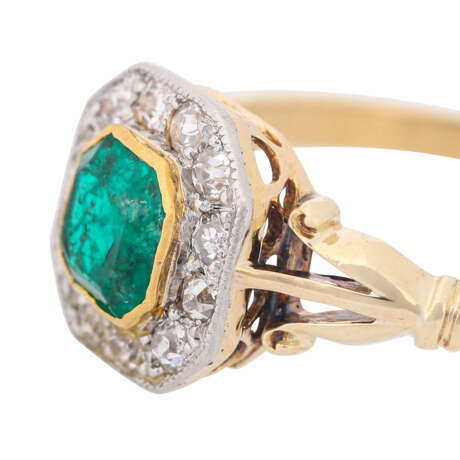Ring with octagonal emerald and 12 old cut diamonds, - фото 3