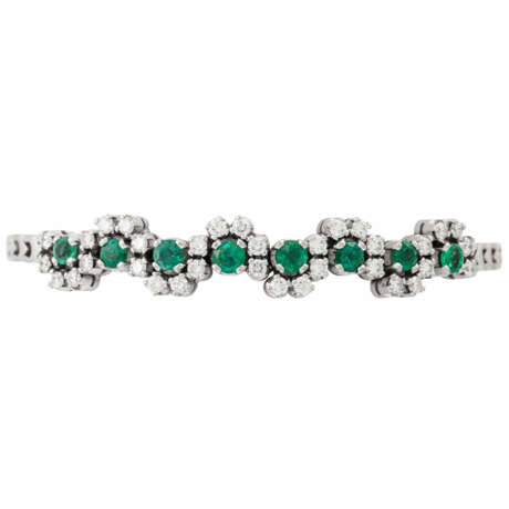 Bracelet with 8 emeralds total ca. 1, 09 ct and diamonds total ca. 1,35 ct, - фото 3