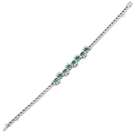 Bracelet with 8 emeralds total ca. 1, 09 ct and diamonds total ca. 1,35 ct, - фото 4