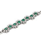 Bracelet with 8 emeralds total ca. 1, 09 ct and diamonds total ca. 1,35 ct, - photo 5