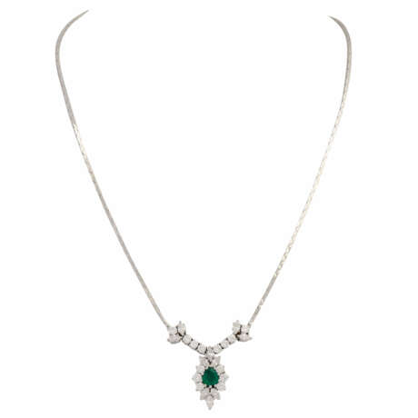 Necklace with fine emerald drop ca. 0,85 ct and diamonds total ca. 2,5 ct, - photo 1
