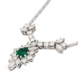 Necklace with fine emerald drop ca. 0,85 ct and diamonds total ca. 2,5 ct, - photo 4