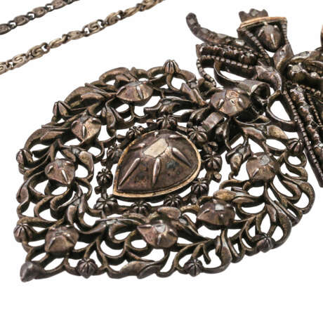 Antique pendant from the late baroque period with diamond roses, - фото 4