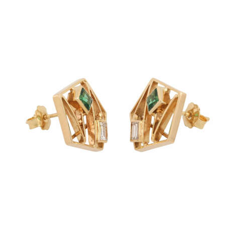 Pair of stud earrings with tsavorites and diamonds - photo 2