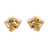 Pair of stud earrings with tsavorites and diamonds - photo 4