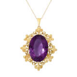 Pendant with oval amethyst surrounded by vine leaves, - photo 2