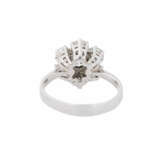 Ring with 7 brilliant-cut diamonds of ca. 0.4 ct, total ca. 2.8 ct, - фото 3