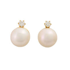 Pair of stud earrings with 1 South Sea cultured pearl each, d.: ca. 12 mm,