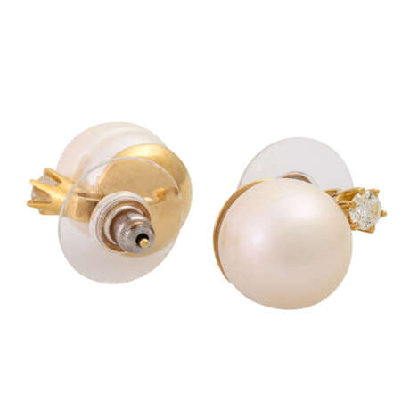 Pair of stud earrings with 1 South Sea cultured pearl each, d.: ca. 12 mm, - фото 3