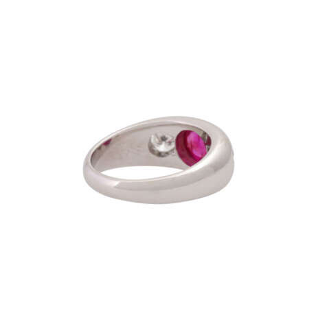 Ring with ruby cabochon and 2 diamonds - photo 3
