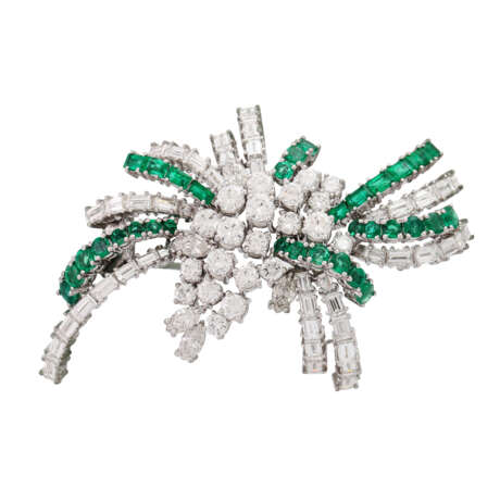 Brooch with emeralds and diamonds - photo 1