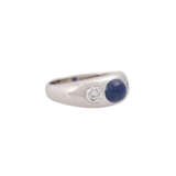 Ring with sapphire cabochon and diamonds - photo 1