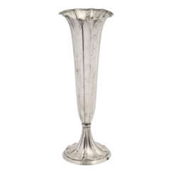 GOTTLIEB KURZ "Vase" 800s. Silver, around 1900.