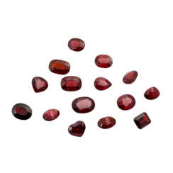 Set of 15 rhodolites of together 37,4 ct,