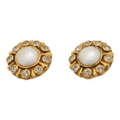 CHANEL VINTAGE costume jewelry ear clips.