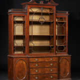 A GEORGE III MAHOGANY SECR&#201;TAIRE BREAKFRONT BOOKCASE - фото 3