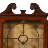 A GEORGE III MAHOGANY SECR&#201;TAIRE BREAKFRONT BOOKCASE - фото 5