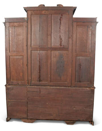 A GEORGE III MAHOGANY SECR&#201;TAIRE BREAKFRONT BOOKCASE - фото 7