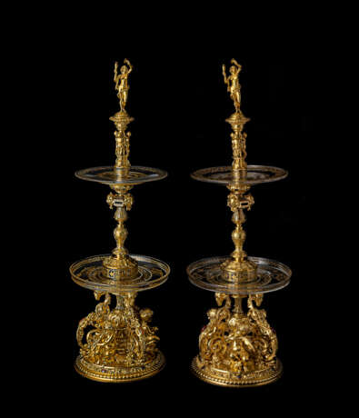 A PAIR OF ROYAL ORMOLU, SILVER, GLASS AND HARDSTONE-MOUNTED DESSERT STANDS - фото 1