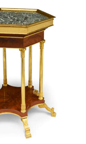 A CONSULAT ORMOLU-MOUNTED MAHOGANY AND GRANIT OBICULAIRE GUERIDON - photo 4