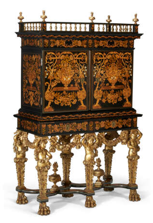 A LOUIS XIV BONE-INLAID EBONIZED PEARWOOD, GILTWOOD, FRUITWOOD AND MARQUETRY CABINET-ON-STAND - photo 5