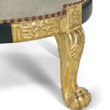 A PAIR OF REGENCY BRONZED AND PARCEL-GILT LIBRARY ARMCHAIRS - Foto 7