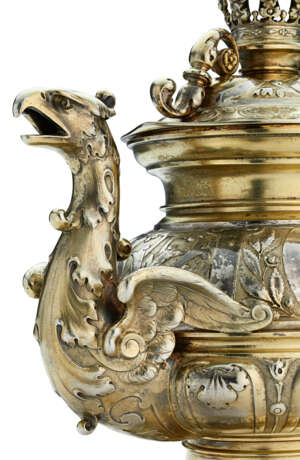 AN IMPORTANT PARCEL-GILT SILVER AND ENAMEL SIX-PIECE TEA SERVICE ON FITTED STAND - фото 7
