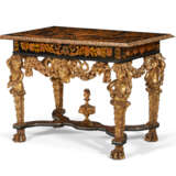 A LOUIS XIV BONE-INLAID GILTWOOD, EBONIZED PEARWOOD, FRUITWOOD AND MARQUETRY SIDE TABLE - Foto 2
