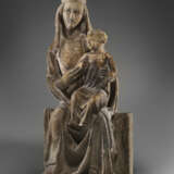A MARBLE GROUP OF THE VIRGIN AND CHILD - Foto 2