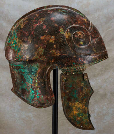 A GREEK BRONZE CHALCIDIAN HELMET - фото 2