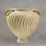 TWO ROMAN MARBLE STRIGILATED VASES - Foto 3