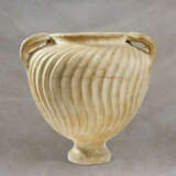 TWO ROMAN MARBLE STRIGILATED VASES - Foto 5