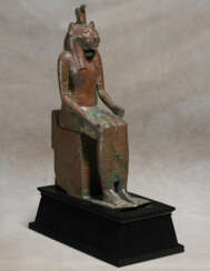 AN EGYPTIAN BRONZE LION-HEADED GODDESS