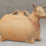 A SICILIAN POTTERY ASKOS IN THE FORM OF A BULL - фото 1