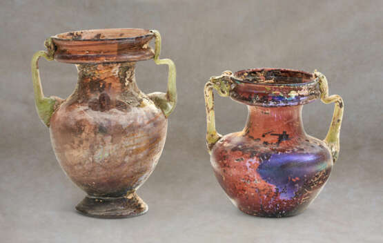 TWO LATE ROMAN AUBERGINE GLASS TWO-HANDLED JARS - фото 2