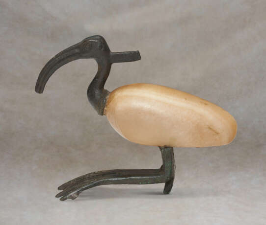 AN EGYPTIAN ALABASTER AND BRONZE IBIS - photo 1