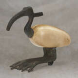 AN EGYPTIAN ALABASTER AND BRONZE IBIS - photo 2