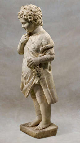 A ROMAN MARBLE FIGURE OF A YOUTH - Foto 3