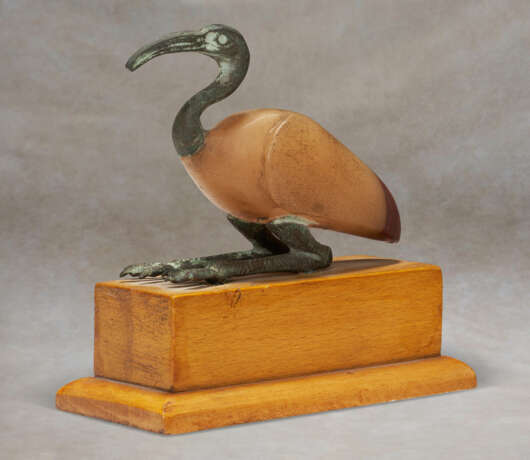 AN EGYPTIAN ALABASTER, BRONZE AND RED JASPER IBIS - фото 3