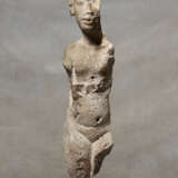 AN EGYPTIAN NUMMULITIC LIMESTONE FIGURE OF AN AMARNA PRINCESS - photo 1