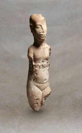 AN EGYPTIAN NUMMULITIC LIMESTONE FIGURE OF AN AMARNA PRINCESS - photo 13