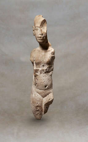 AN EGYPTIAN NUMMULITIC LIMESTONE FIGURE OF AN AMARNA PRINCESS - photo 14