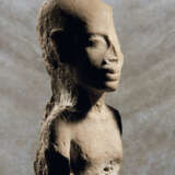 AN EGYPTIAN NUMMULITIC LIMESTONE FIGURE OF AN AMARNA PRINCESS - photo 15