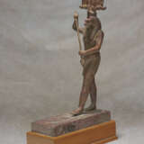 AN EGYPTIAN BRONZE HORUS OF HEBENU ATOP A BOUND ORYX - photo 2