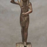 AN EGYPTIAN BRONZE HORUS OF HEBENU ATOP A BOUND ORYX - photo 3