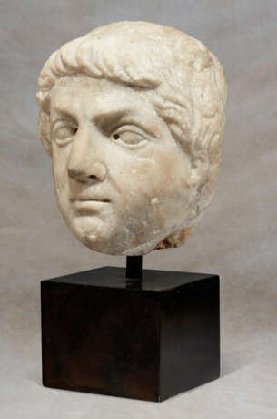 A ROMAN MARBLE PORTRAIT HEAD - photo 2