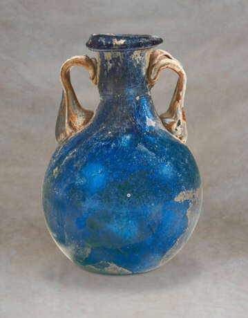 A ROMAN BLUE GLASS AMPHORISKOS - фото 2