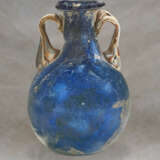 A ROMAN BLUE GLASS AMPHORISKOS - Foto 2