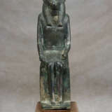 AN EGYPTIAN BRONZE ANUBIS - photo 1